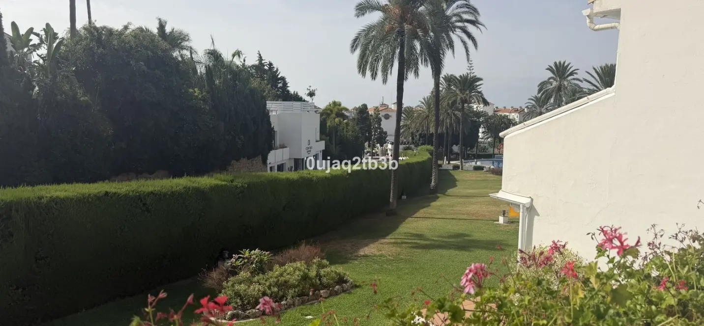 Sale of middle floor apartment in Nueva Andalucía 1