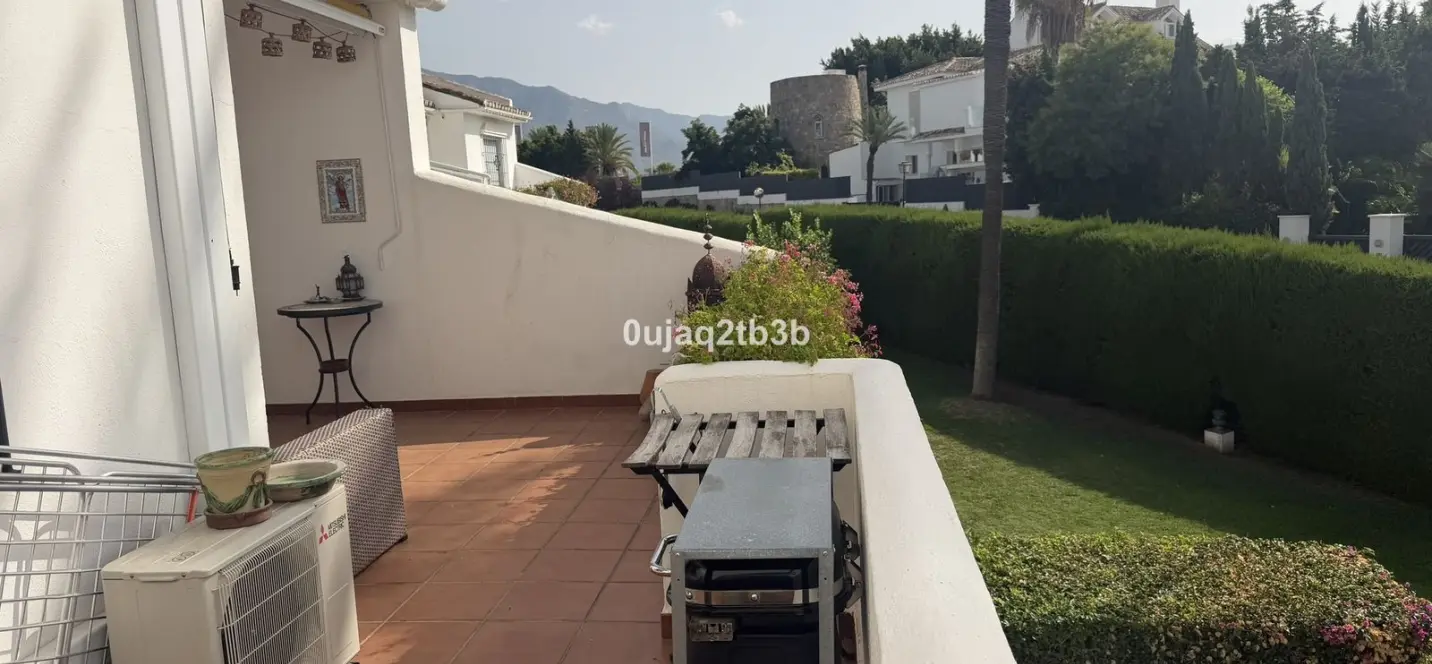 Sale of middle floor apartment in Nueva Andalucía 2