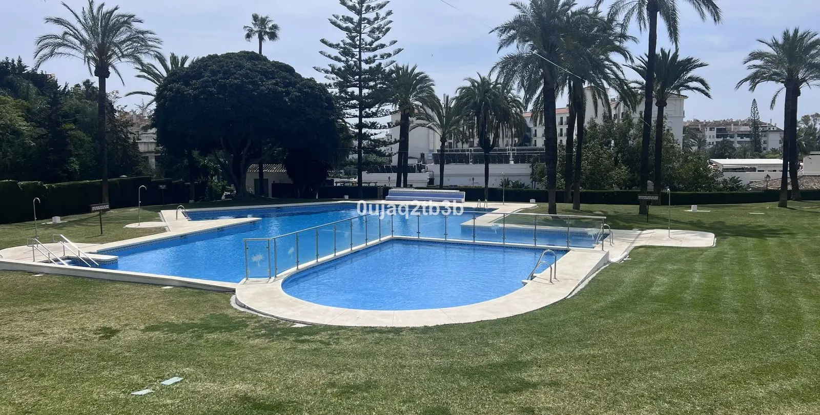 Sale of middle floor apartment in Nueva Andalucía 26