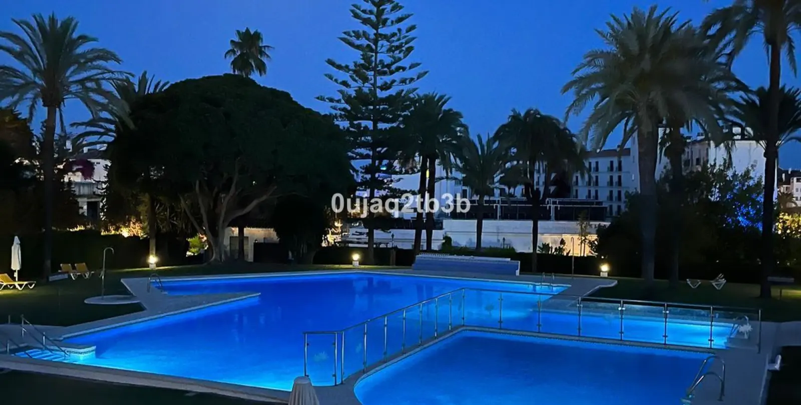 Sale of middle floor apartment in Nueva Andalucía 28