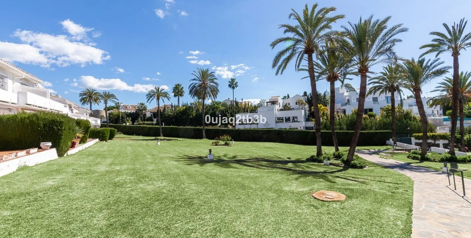 Sale of middle floor apartment in Nueva Andalucía 29