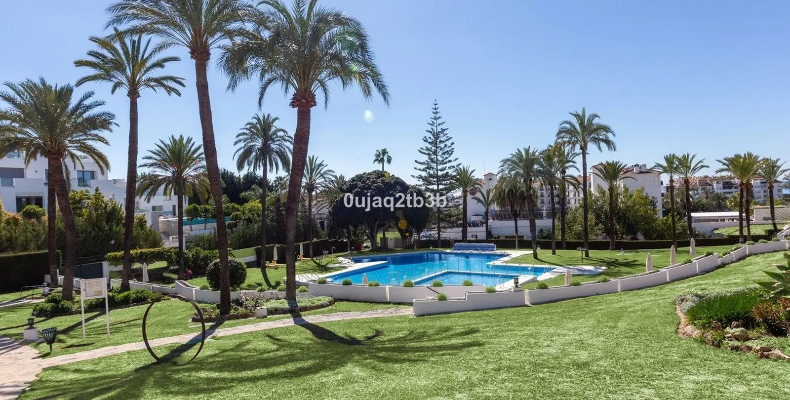 Sale of middle floor apartment in Nueva Andalucía 30