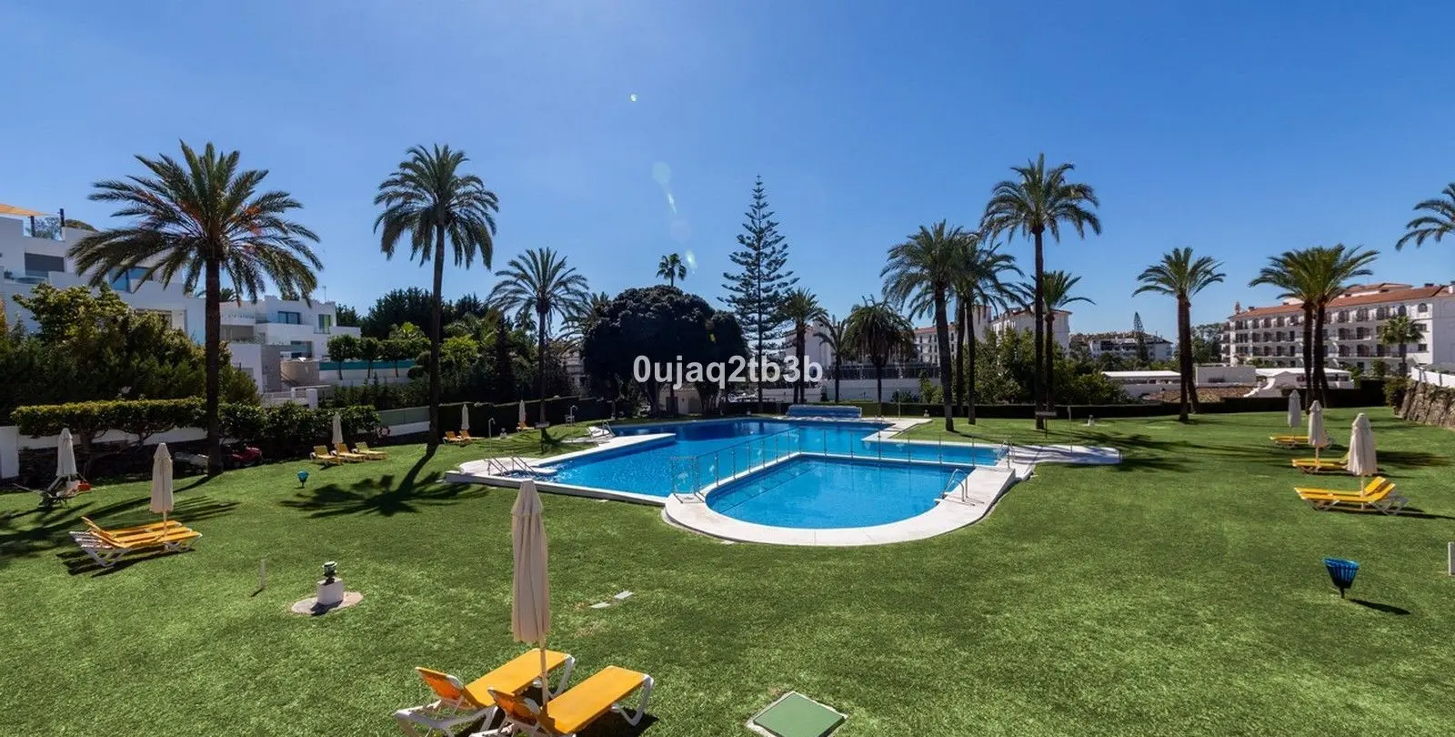 Sale of middle floor apartment in Nueva Andalucía 31