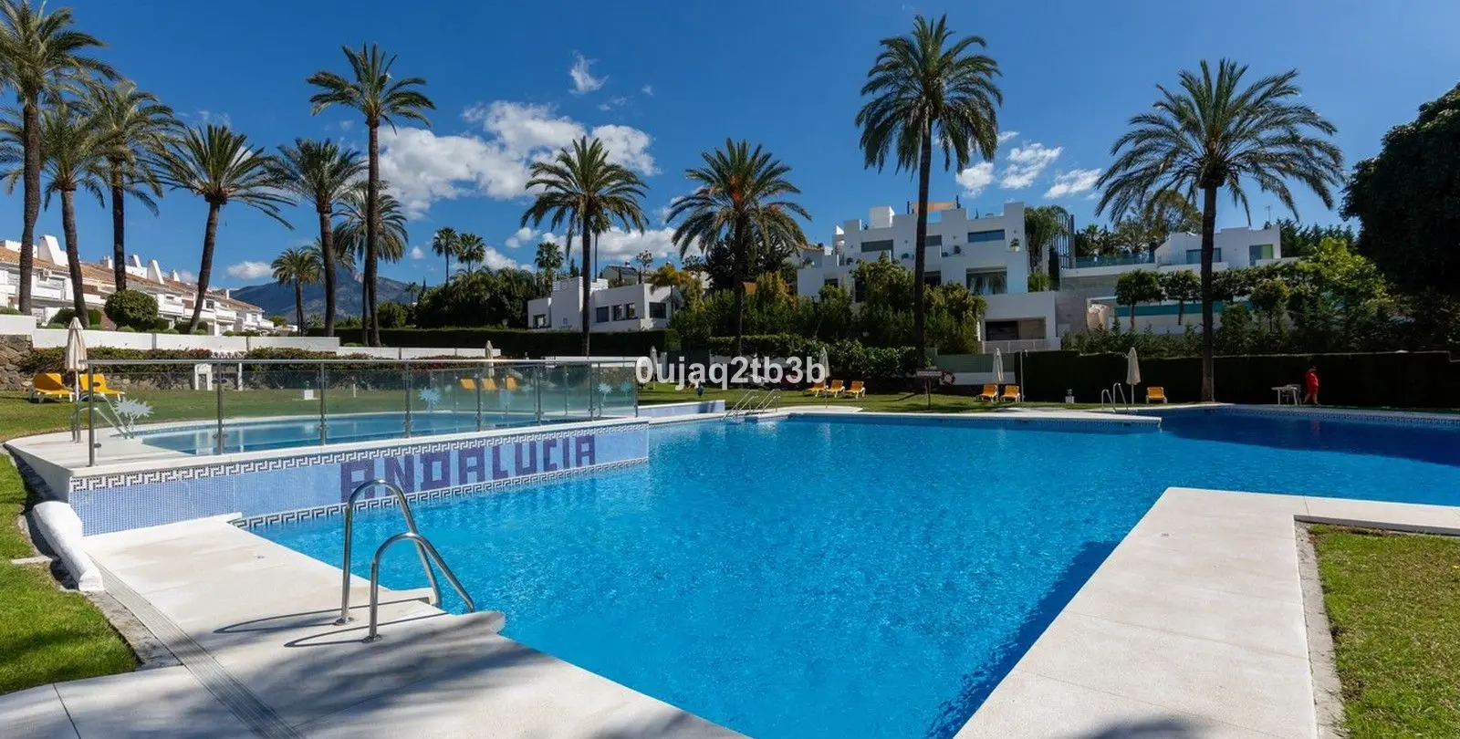 Sale of middle floor apartment in Nueva Andalucía 32