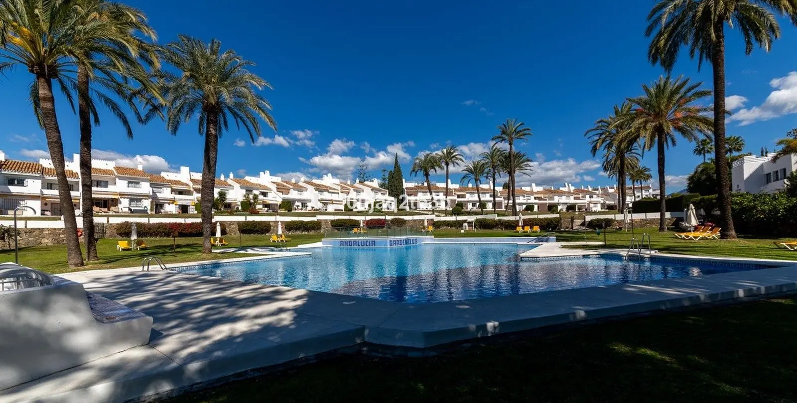 Sale of middle floor apartment in Nueva Andalucía 33
