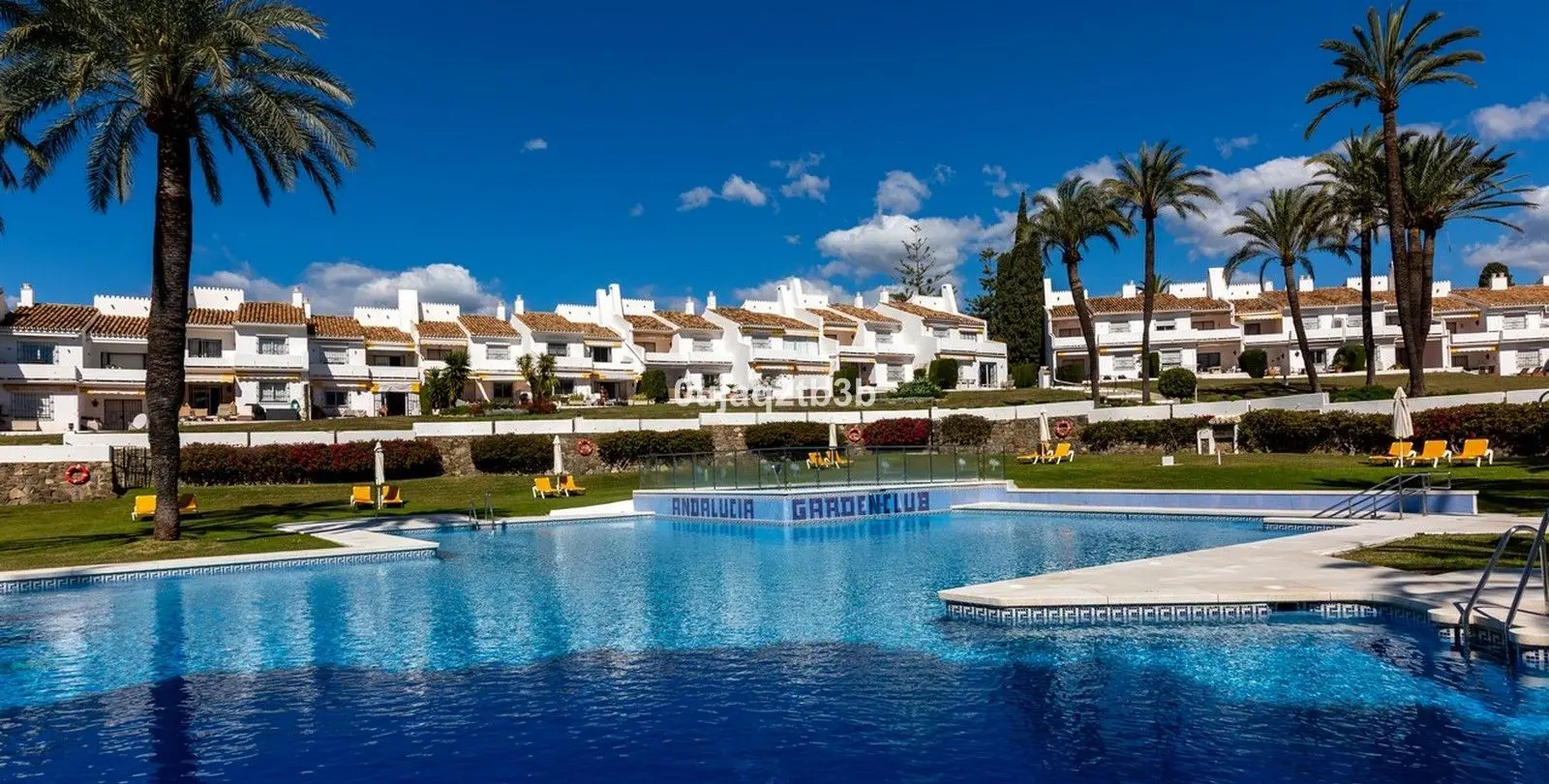 Sale of middle floor apartment in Nueva Andalucía 34