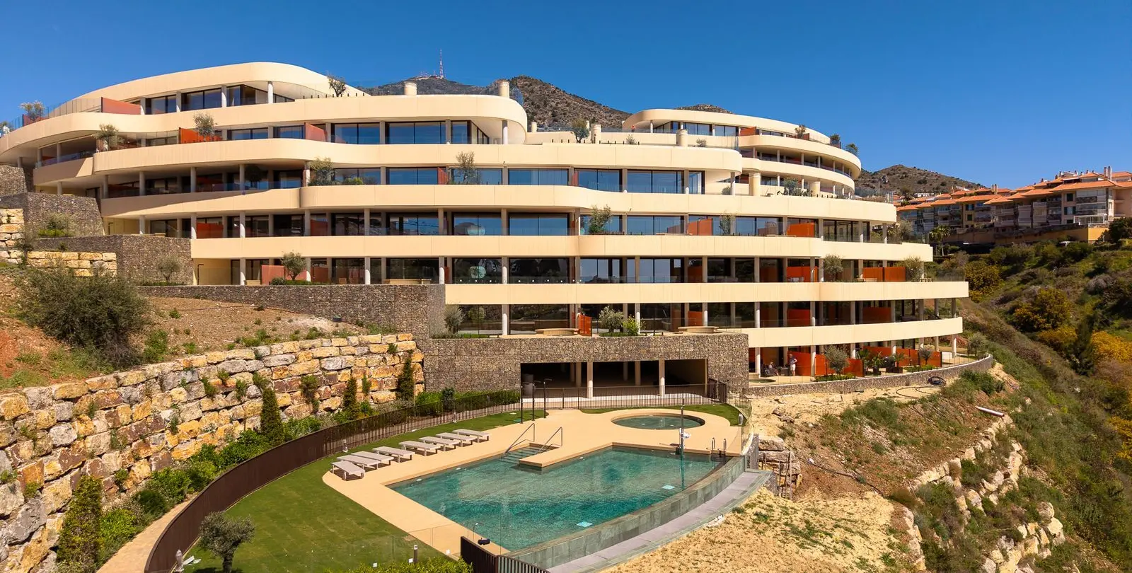 Продажа апартаментов на среднем этаже в Fuengirola 1