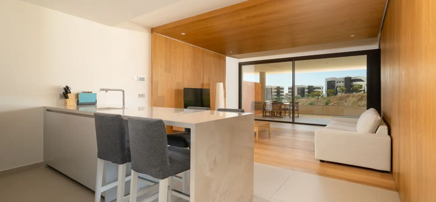 Sale of middle floor apartment in Fuengirola 1