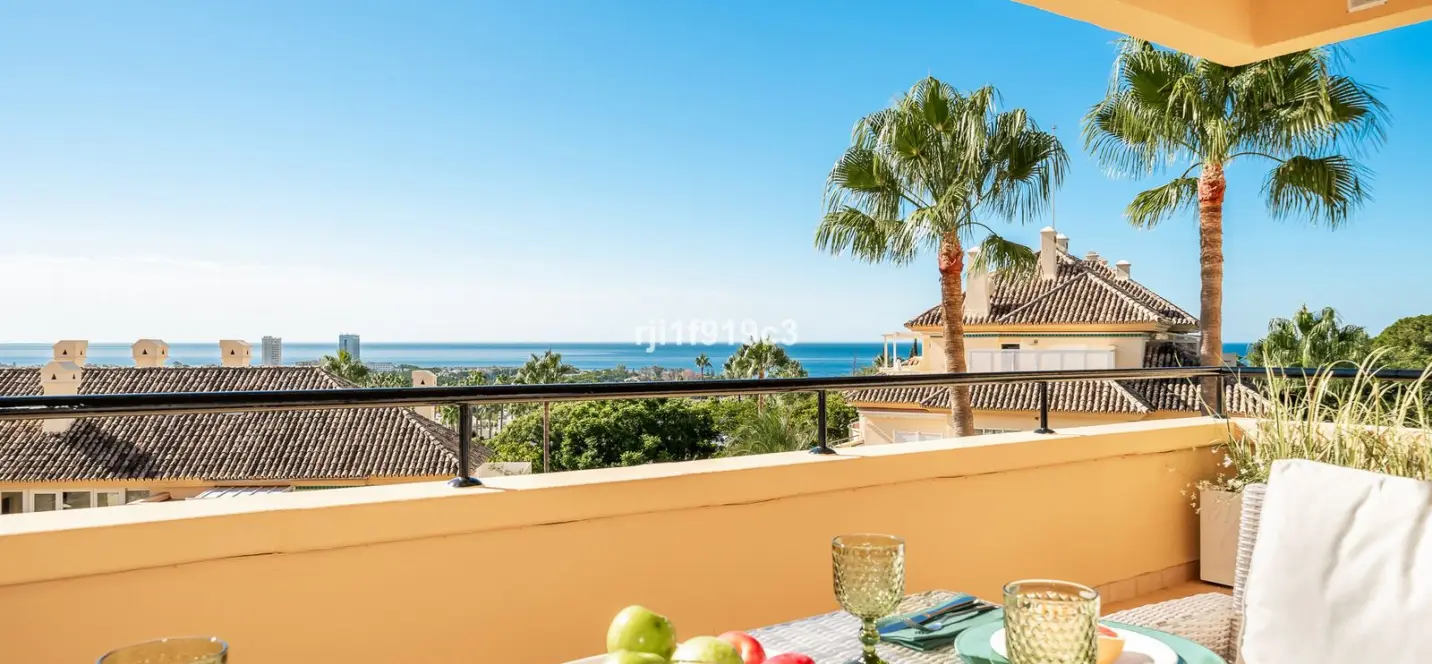 Venta de apartamento en planta media en Elviria 0