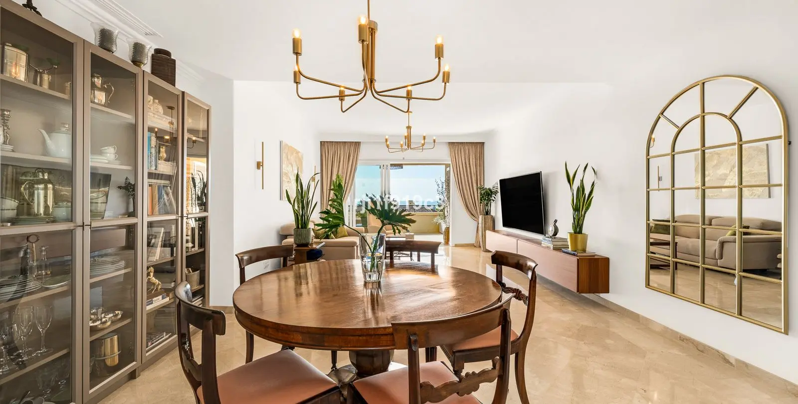 Venta de apartamento en planta media en Elviria 2