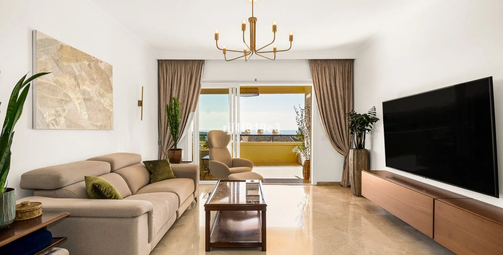 Venta de apartamento en planta media en Elviria 3