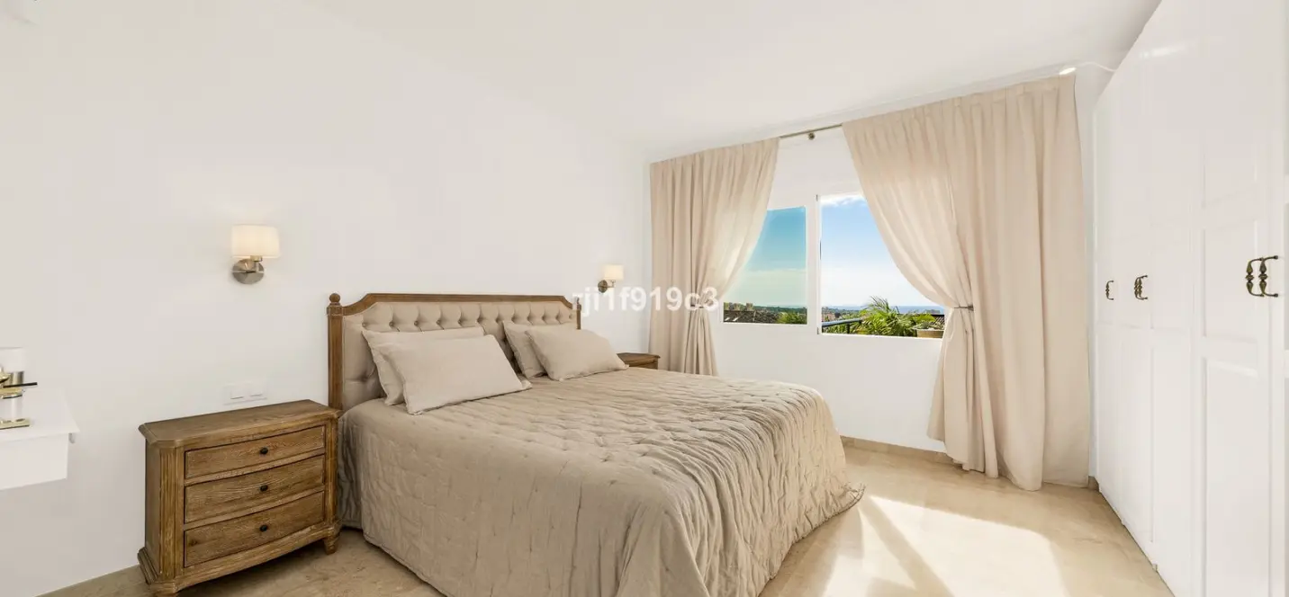 Venta de apartamento en planta media en Elviria 4