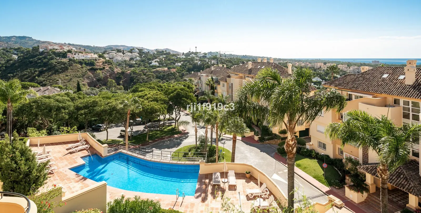 Venta de apartamento en planta media en Elviria 11