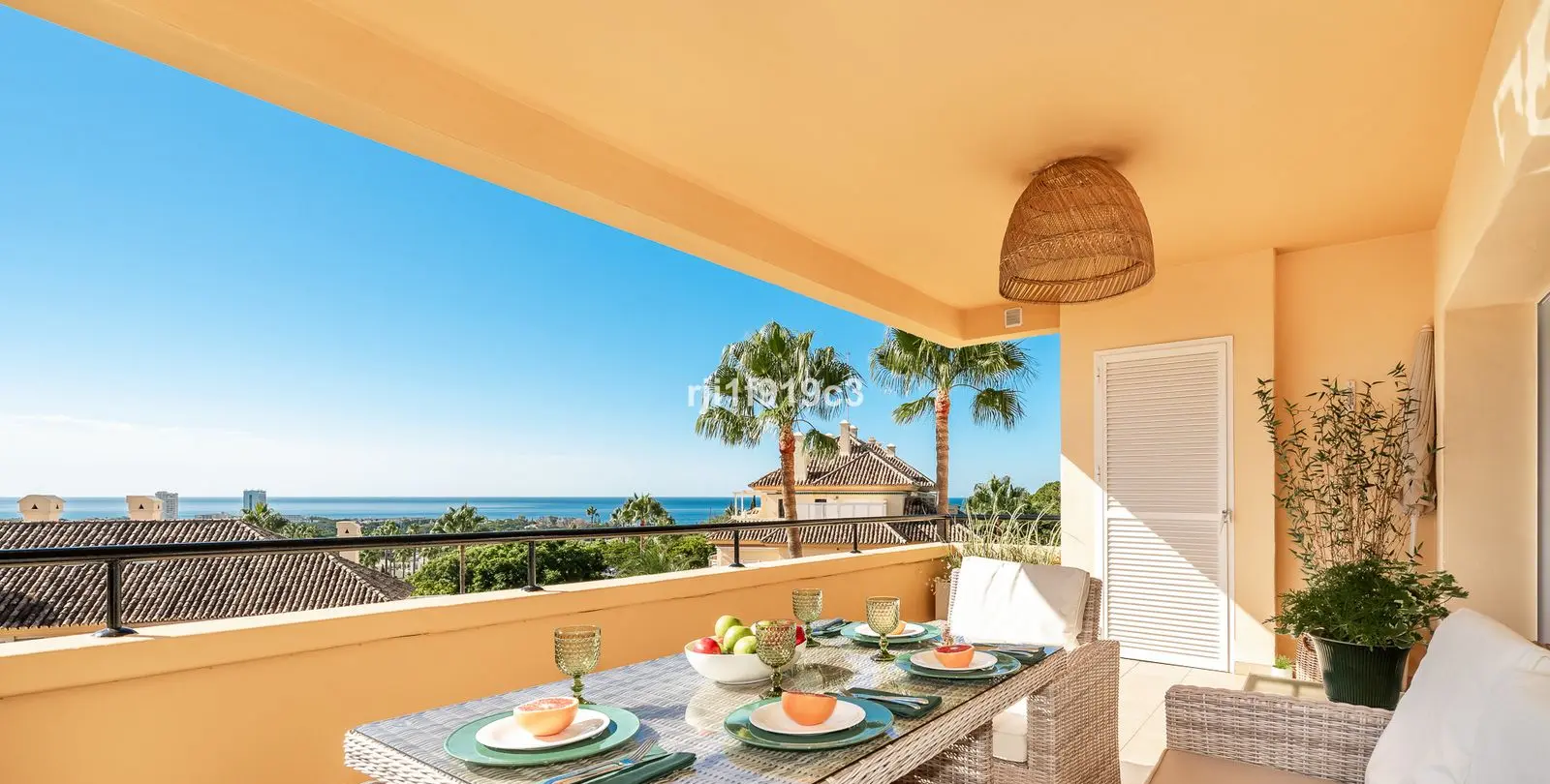 Venta de apartamento en planta media en Elviria 12