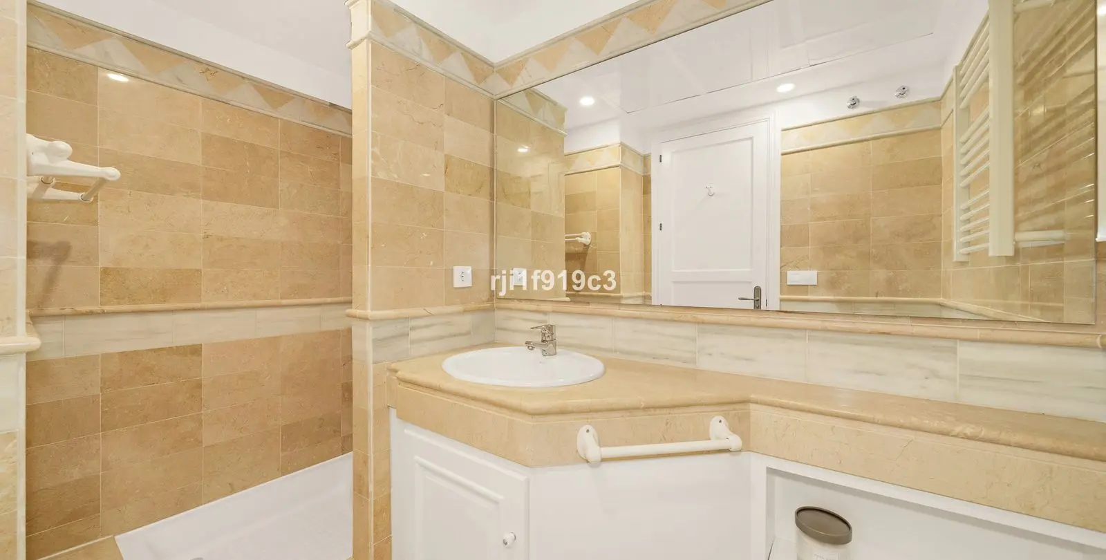 Venta de apartamento en planta media en Elviria 19