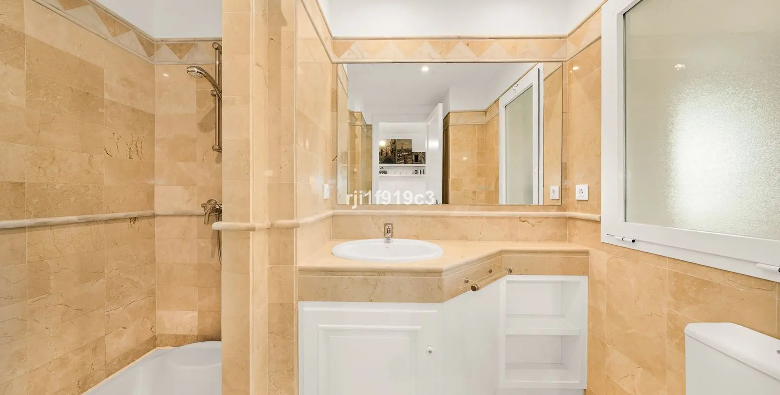 Venta de apartamento en planta media en Elviria 20