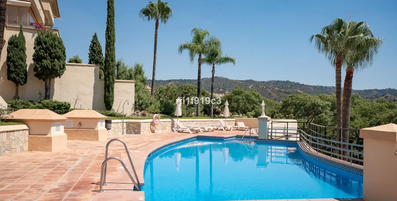Venta de apartamento en planta media en Elviria 24