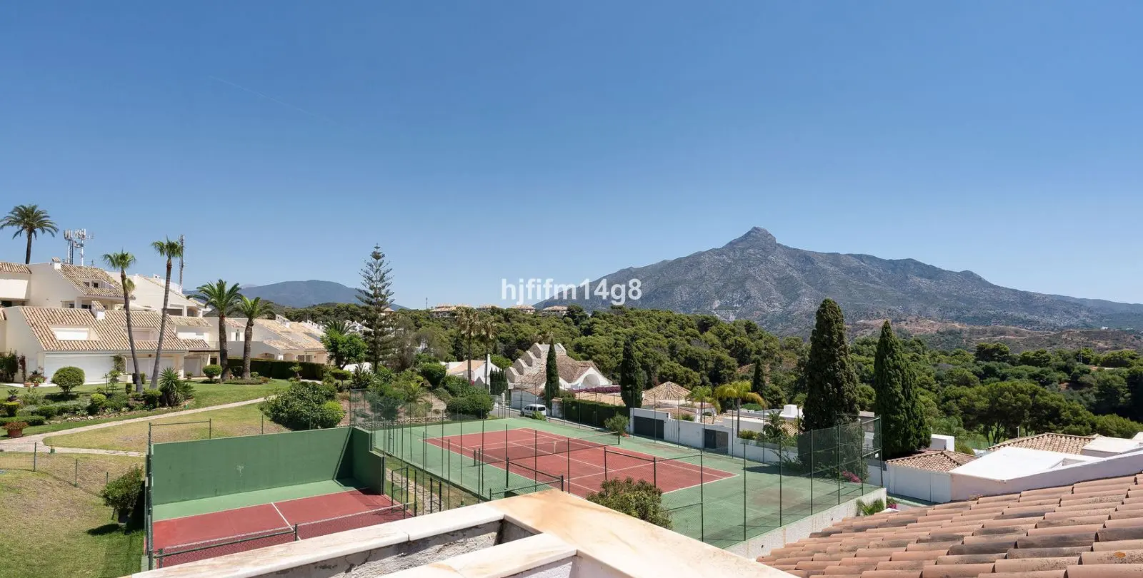 Sale of townhouse in Nueva Andalucía 19