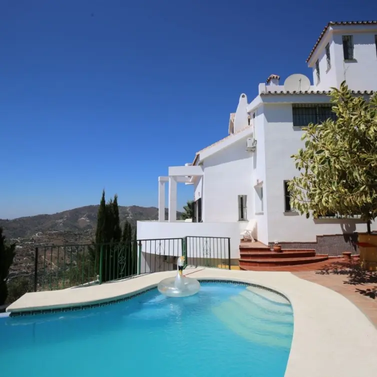 Venta de villa independiente en Torrox