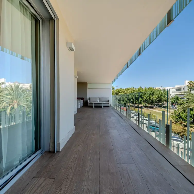 Venta de apartamento en planta media en San Pedro de Alcántara
