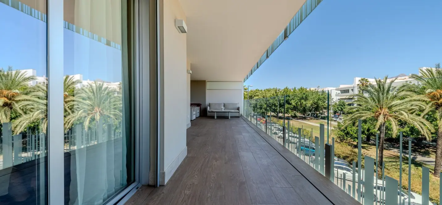 Venta de apartamento en planta media en San Pedro de Alcántara 1