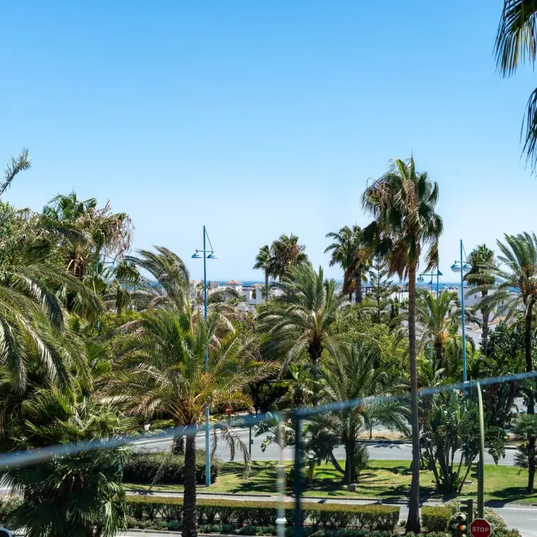 Venta de apartamento en planta media en San Pedro de Alcántara