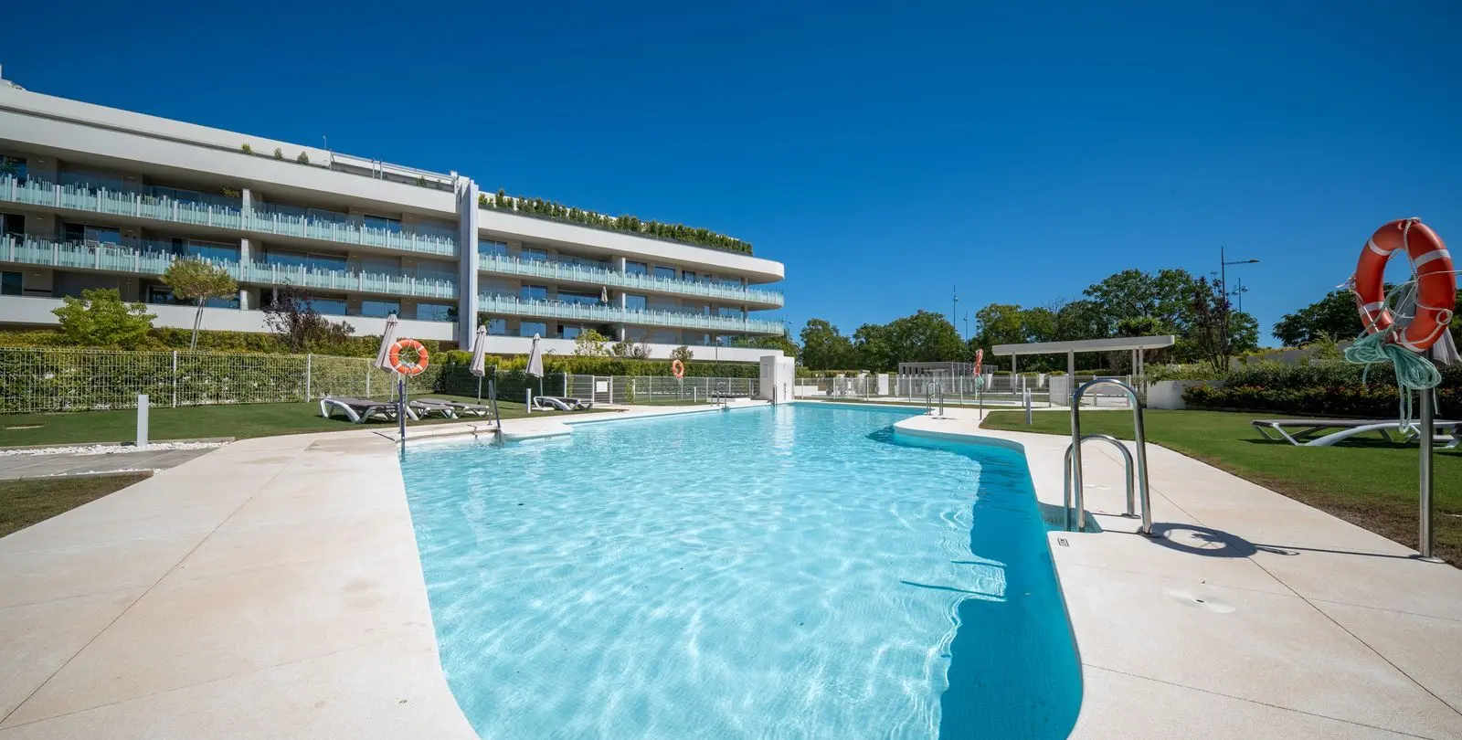 Продажа апартаментов на среднем этаже в San Pedro de Alcántara 19