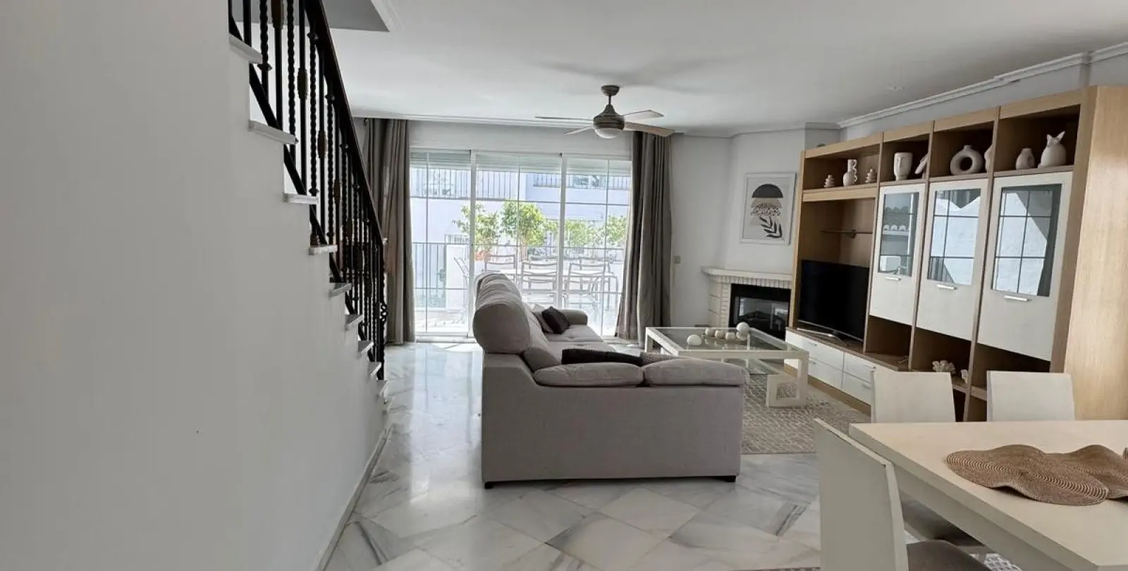 Sale of townhouse in The Golden Mile 6