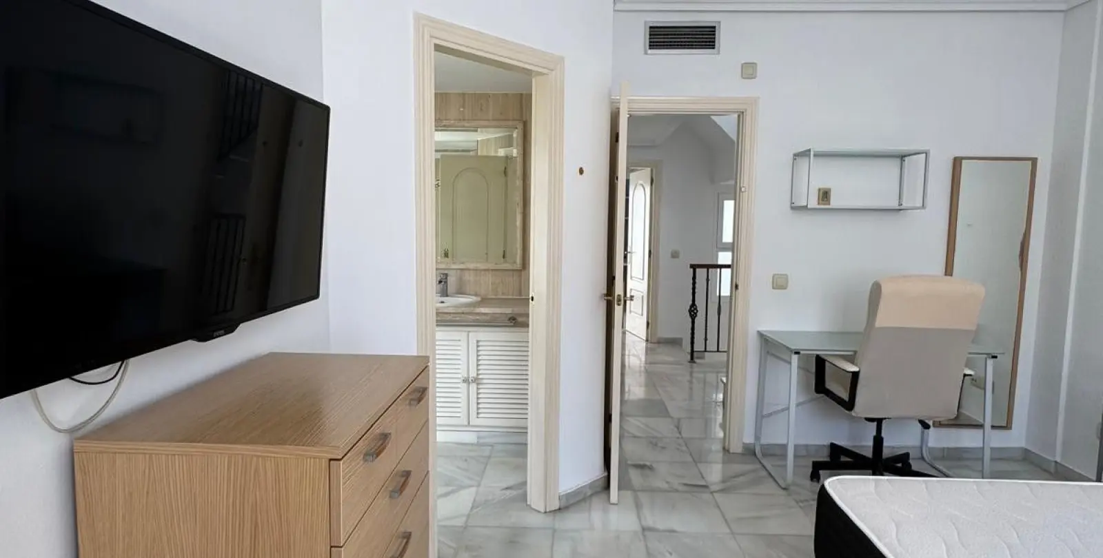 Sale of townhouse in The Golden Mile 25