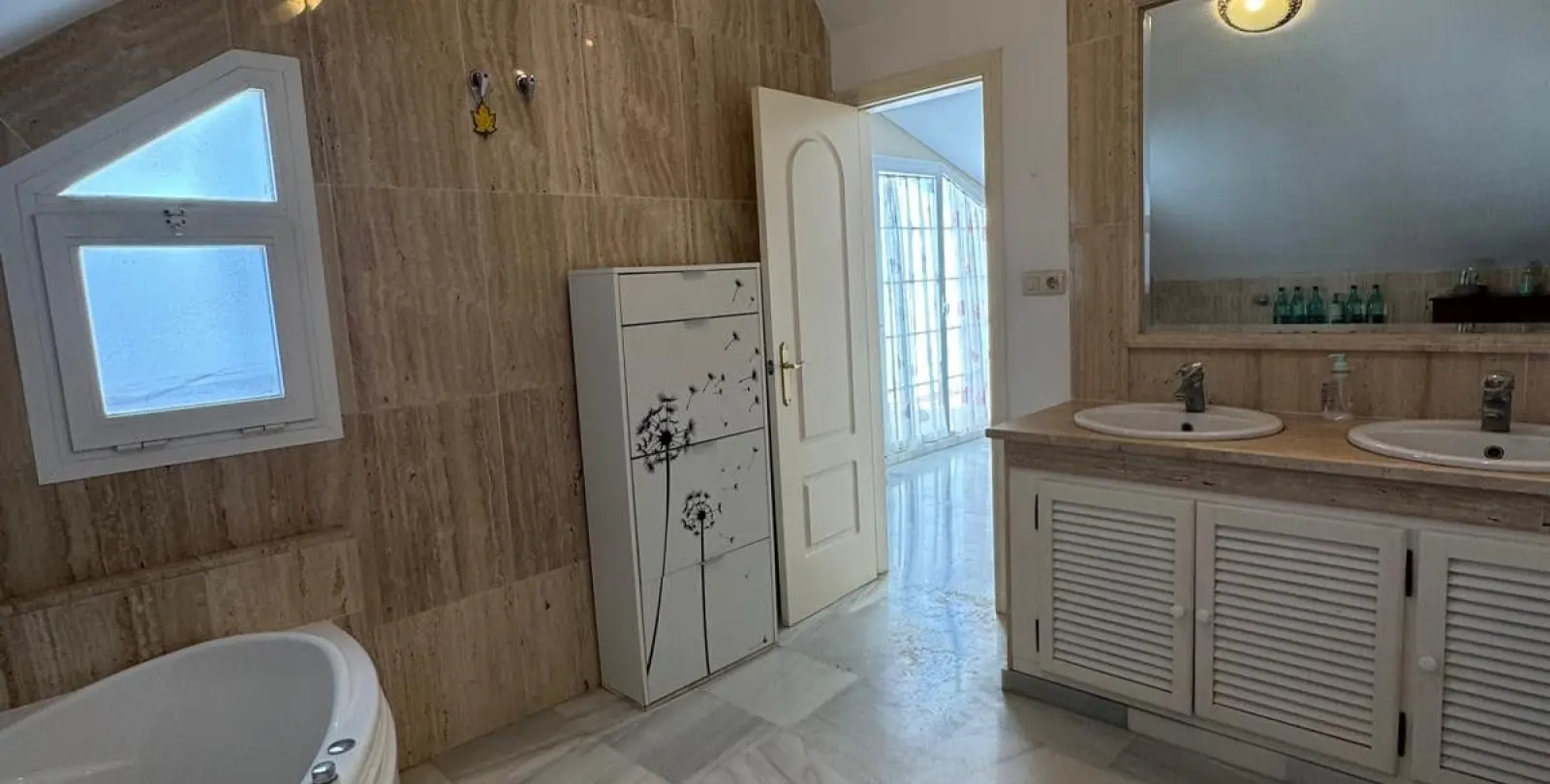 Sale of townhouse in The Golden Mile 32
