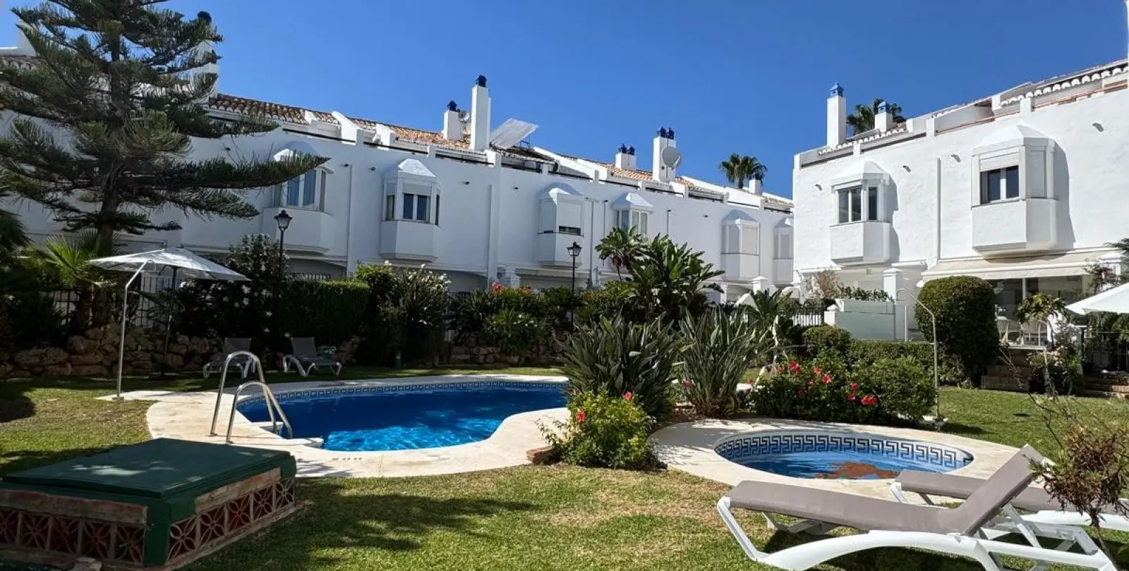 Sale of townhouse in The Golden Mile 47