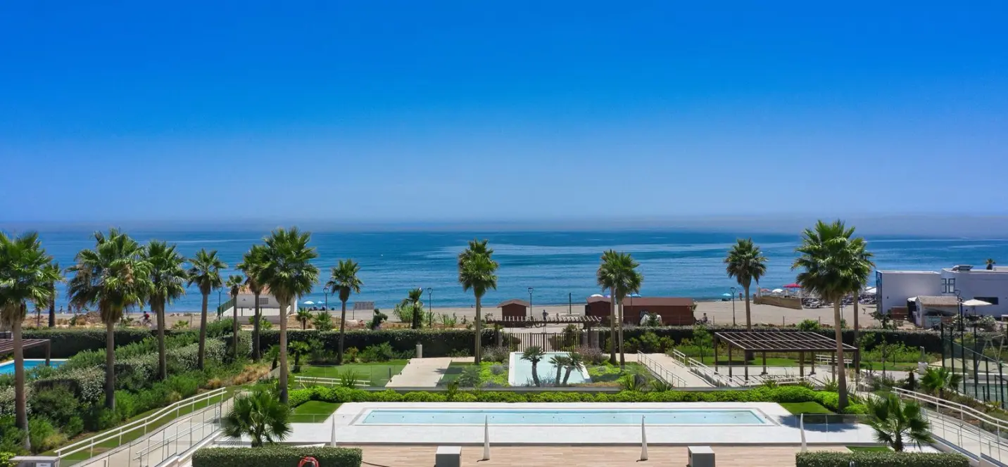 Venta de apartamento en planta baja en Estepona 1