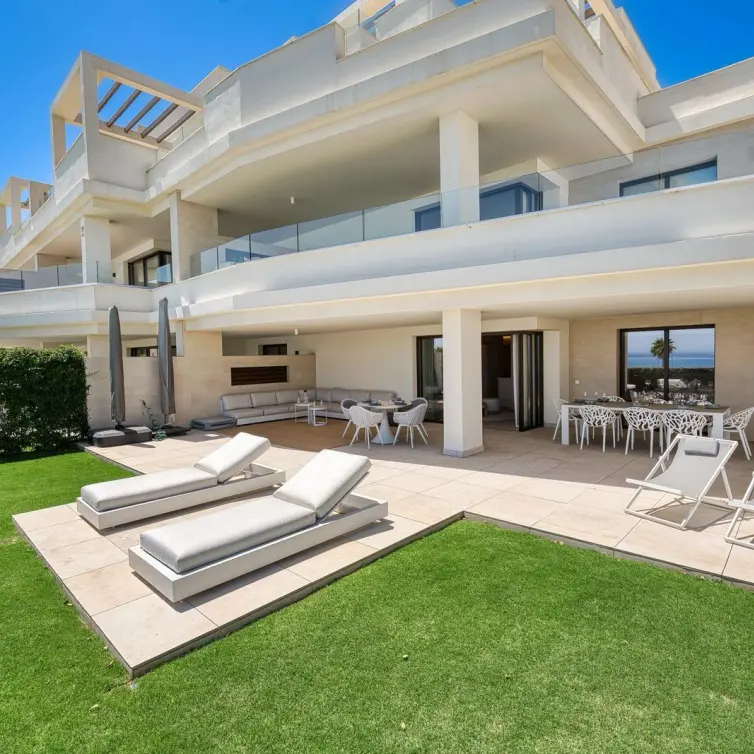 Venta de apartamento en planta baja en Estepona