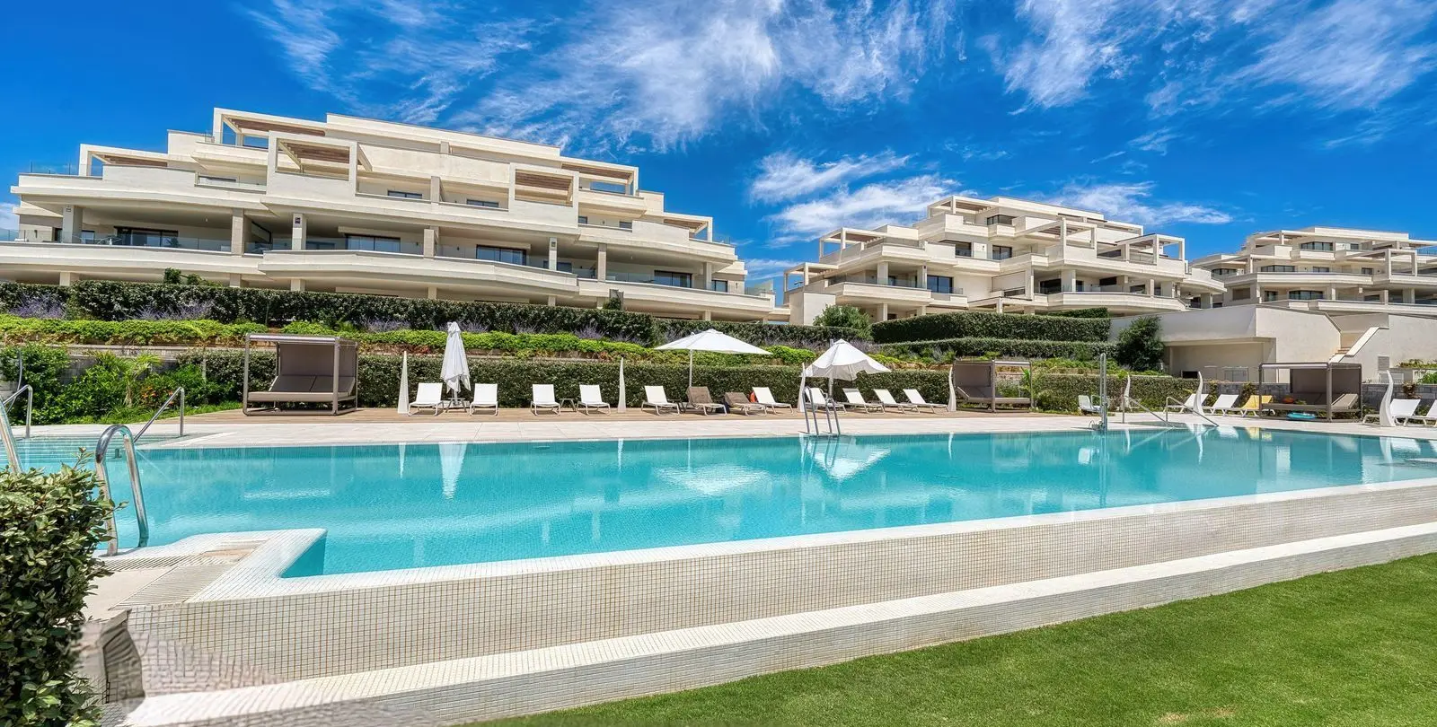 Долгосрочная аренда апартаментов на первом этаже в Estepona 18