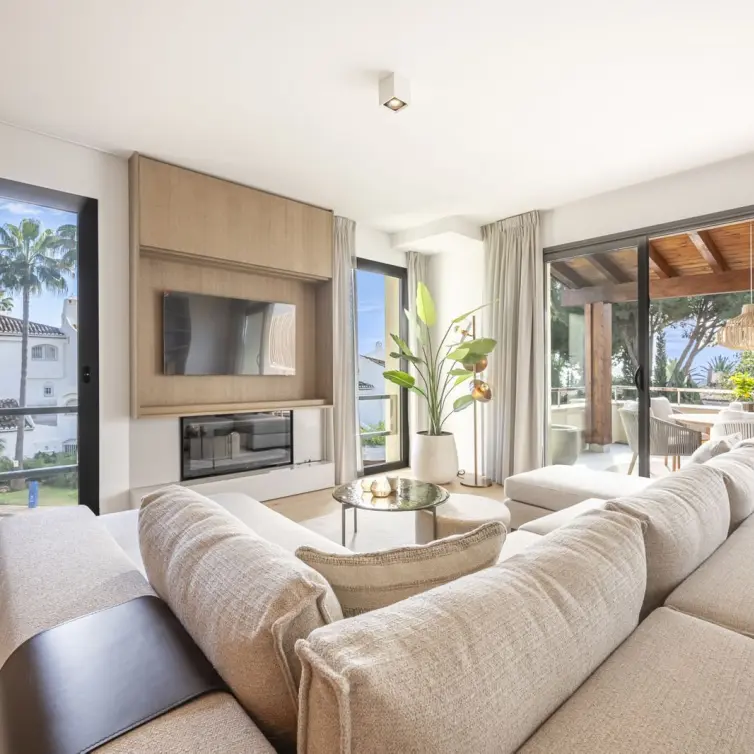 Venta de apartamento en planta media en The Golden Mile