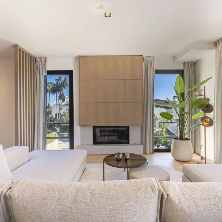 Venta de apartamento en planta media en The Golden Mile