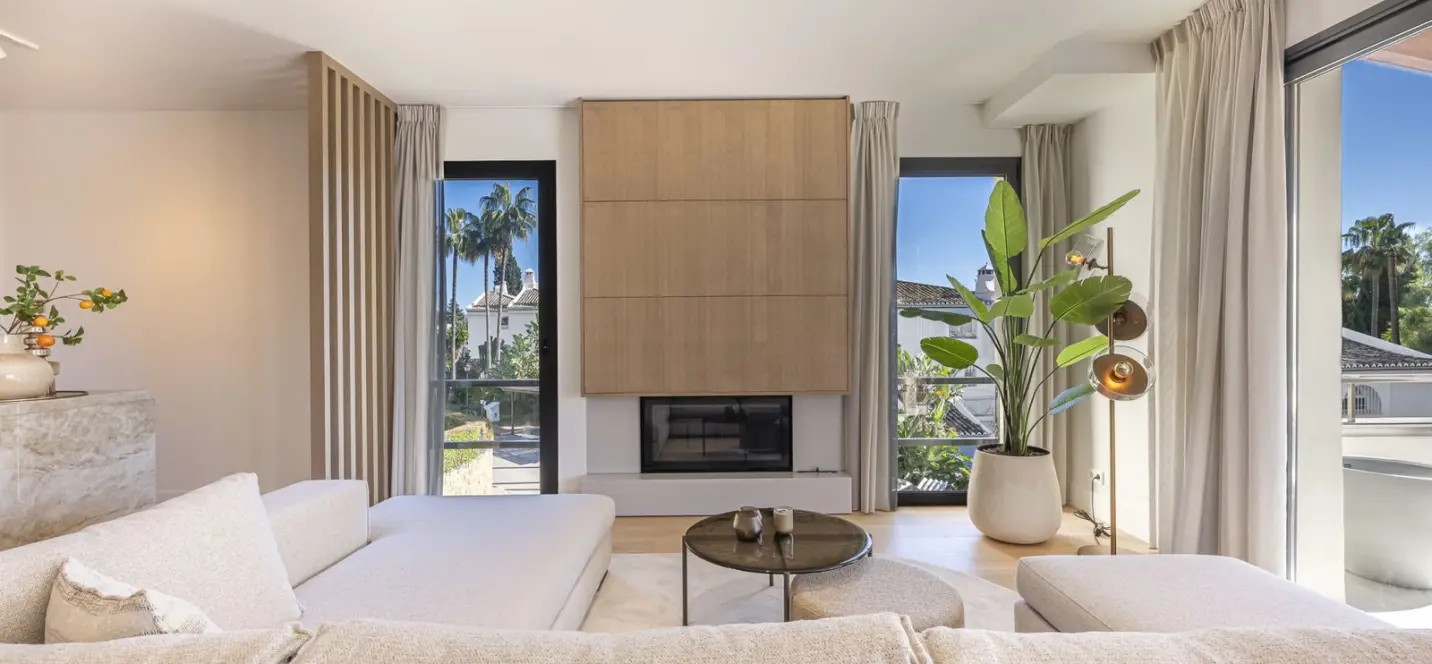 Venta de apartamento en planta media en The Golden Mile 1