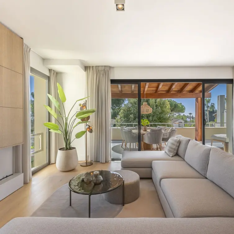Venta de apartamento en planta media en The Golden Mile