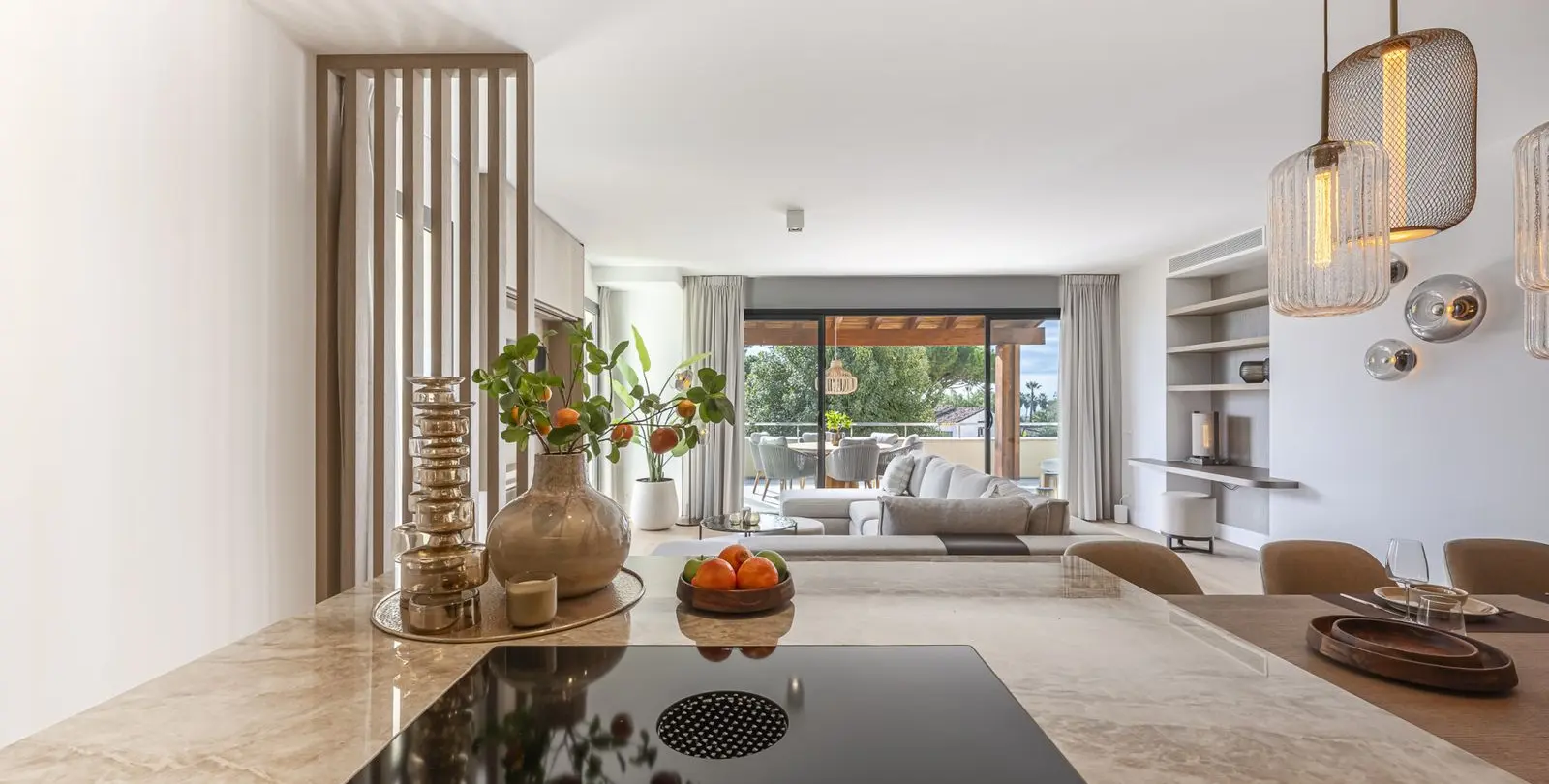 Продажа апартаментов на среднем этаже в The Golden Mile 5