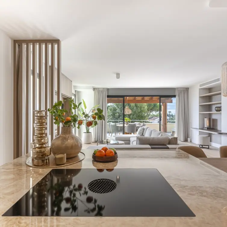 Venta de apartamento en planta media en The Golden Mile