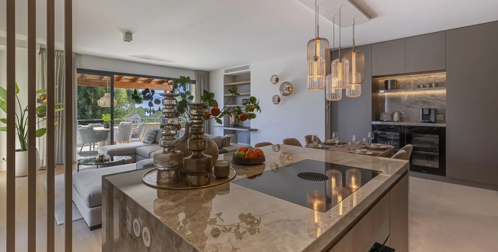 Продажа апартаментов на среднем этаже в The Golden Mile 9