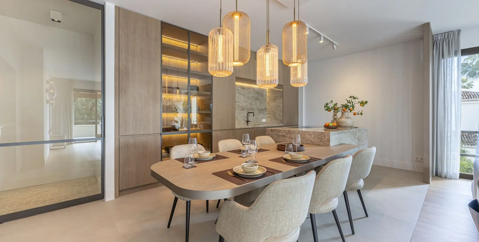 Продажа апартаментов на среднем этаже в The Golden Mile 12