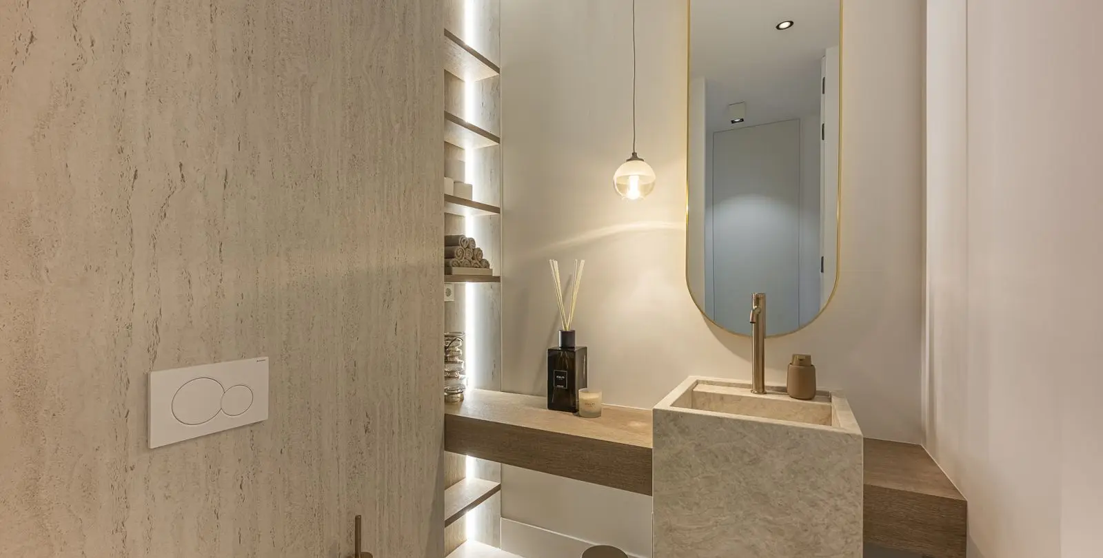Продажа апартаментов на среднем этаже в The Golden Mile 33