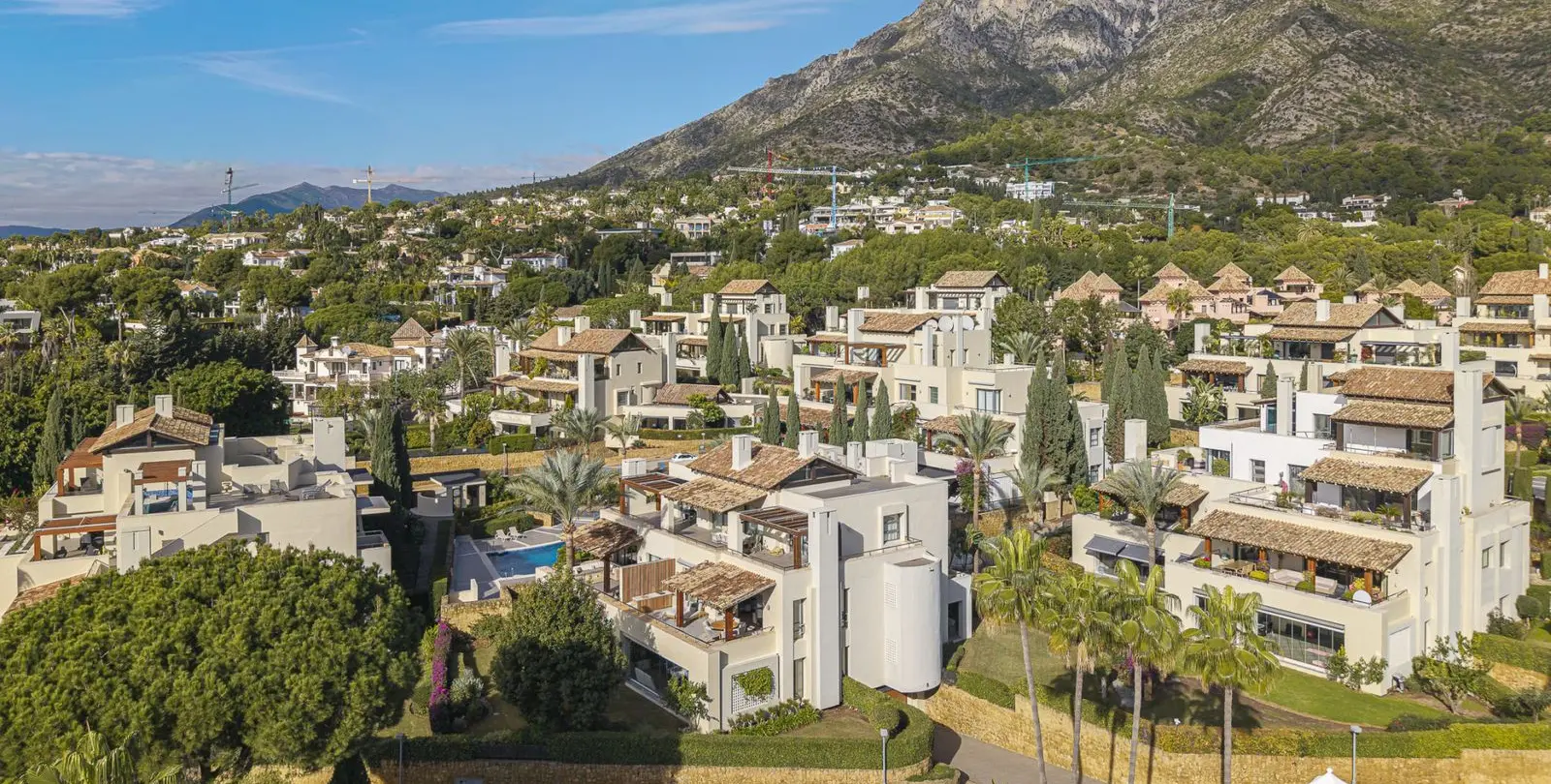 Продажа апартаментов на среднем этаже в The Golden Mile 37
