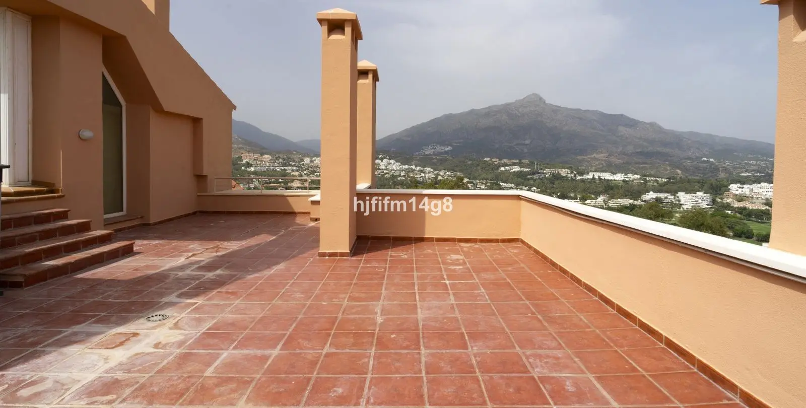 Sale of penthouse in Nueva Andalucía 2