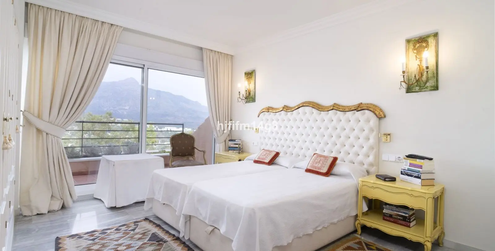 Sale of penthouse in Nueva Andalucía 10