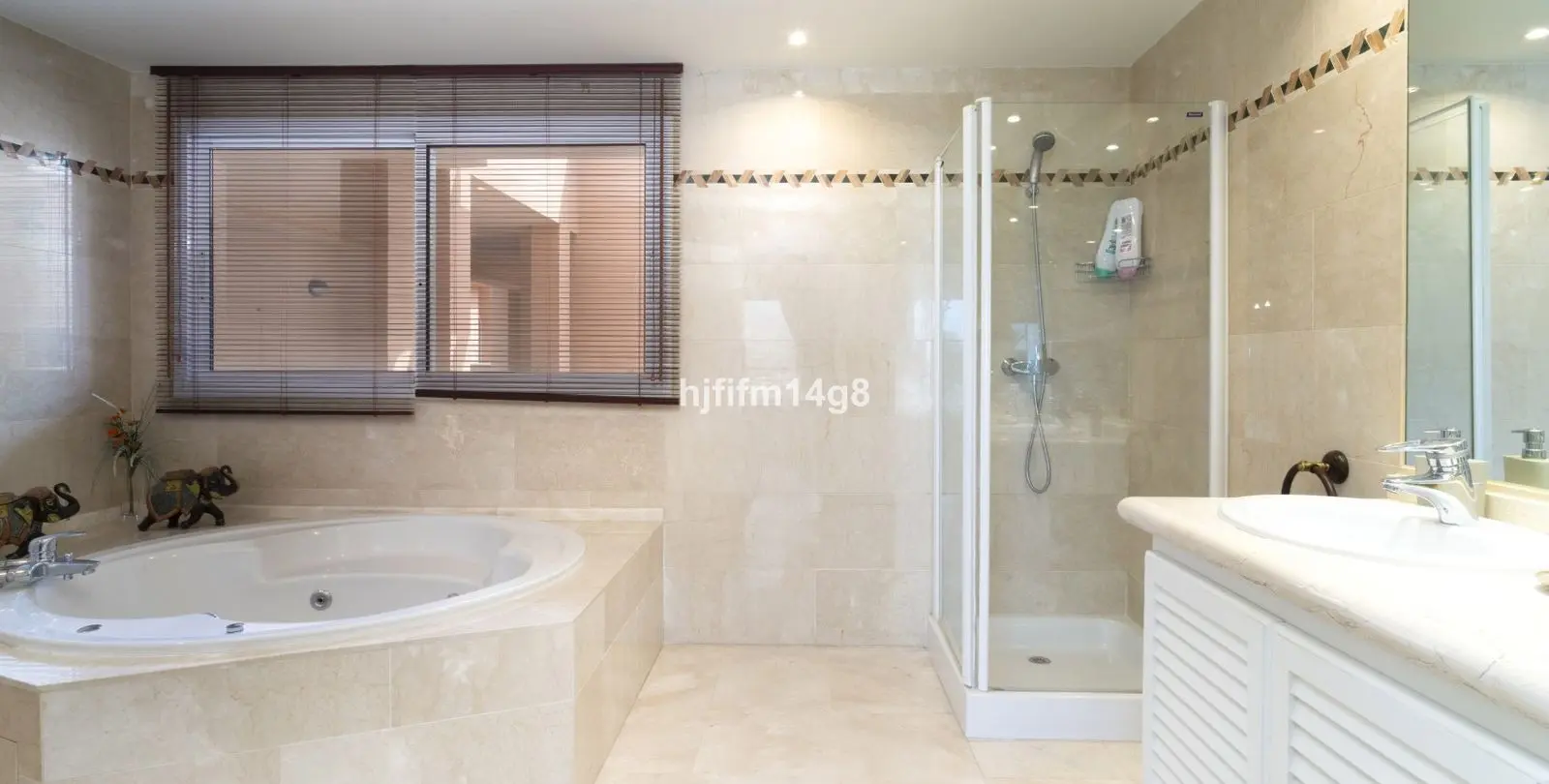 Sale of penthouse in Nueva Andalucía 11