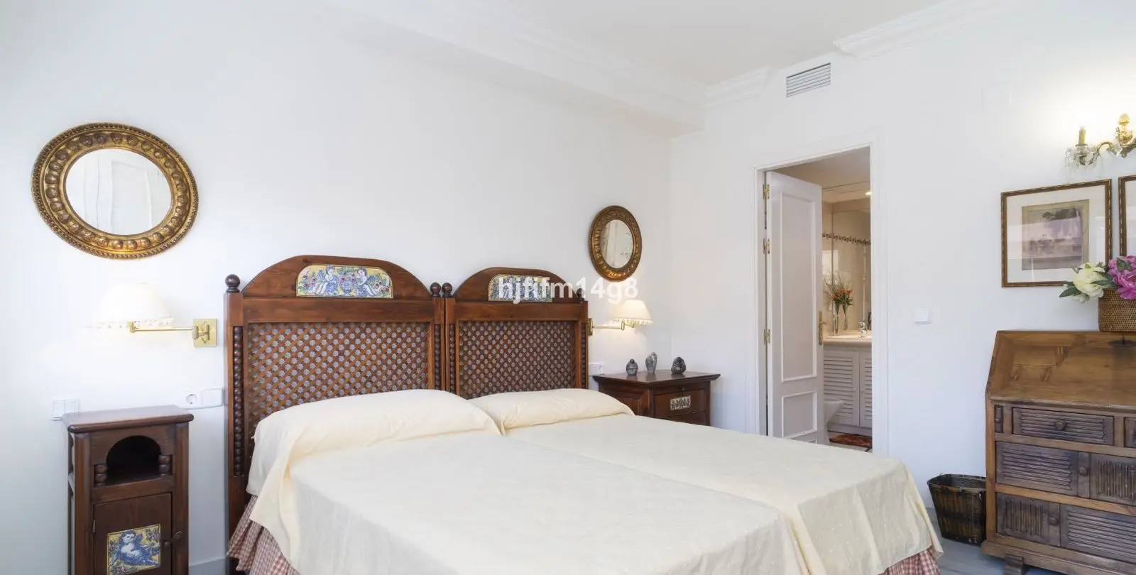 Sale of penthouse in Nueva Andalucía 14