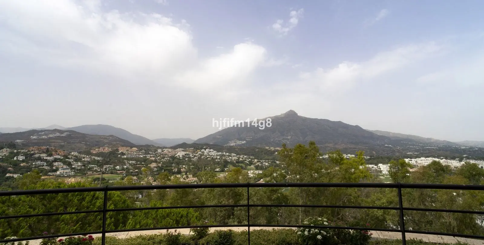 Sale of penthouse in Nueva Andalucía 25