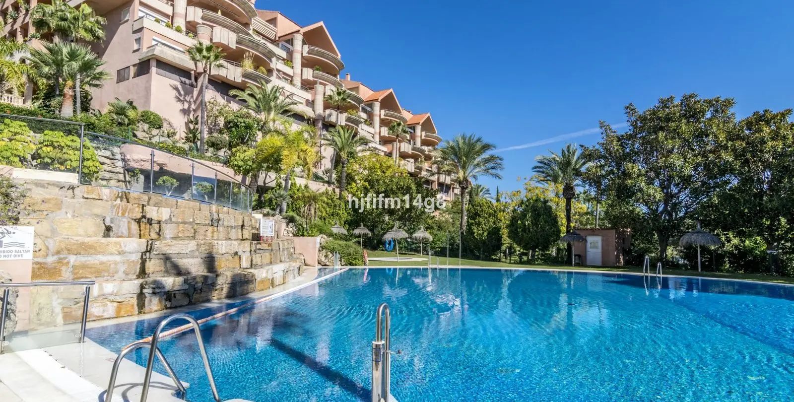 Sale of penthouse in Nueva Andalucía 28